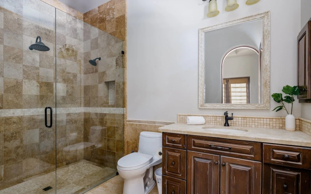 Luxe Poolside Paradise-pool & Spa-vanity Station