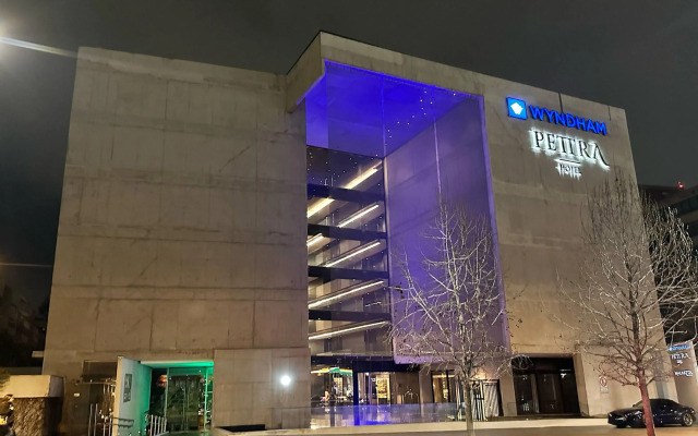 Wyndham Santiago Pettra