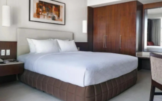 The B Hotel