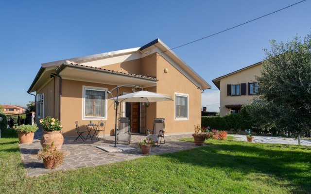 Beautiful Home in Altopascio With 2 Bedrooms and Wifi