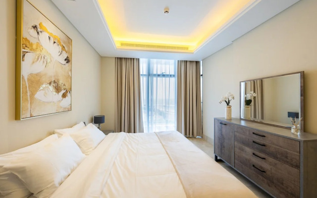 Spacious beachfront 2 bedroom apartment