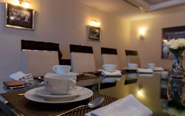 Royal Savoy Hotel & Villas