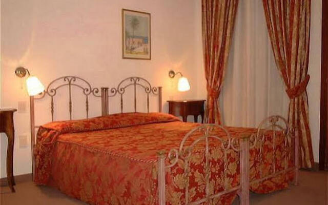 Mac Mahon - 3838 - Milan - HLD 40566