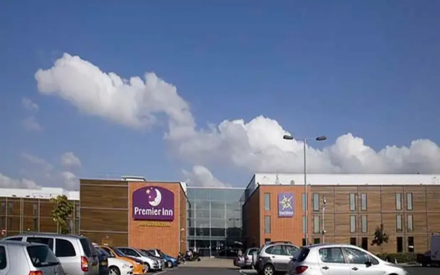 Premier Inn Heathrow Airport T2 & T3 (Bath Road)