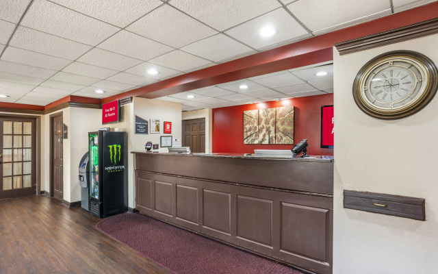 HomeTowne Studios by Red Roof Lancaster