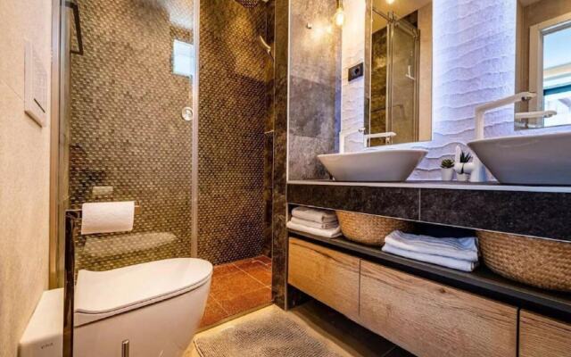 Villa Alpha - Four Bedroom Villa With Swimming Pool