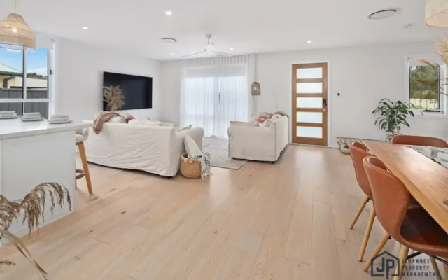 Elegant Beachside Retreat With Luxurious Amenities