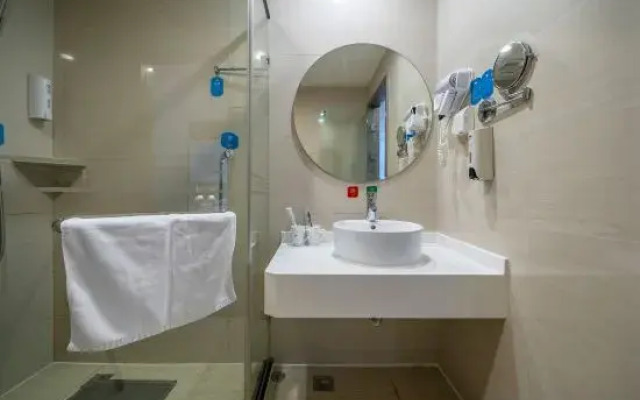 Geli Hotel (Shanghai Kangqiao Subway Station store, New International Expo Center )