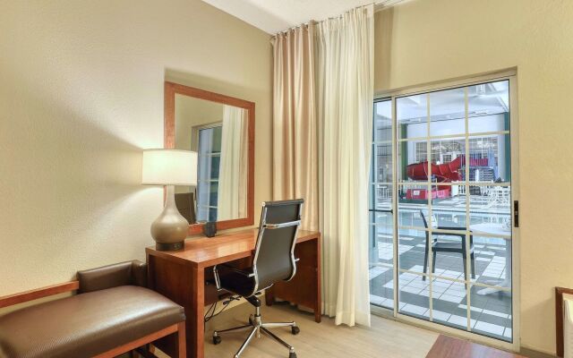 Comfort Suites Appleton Airport