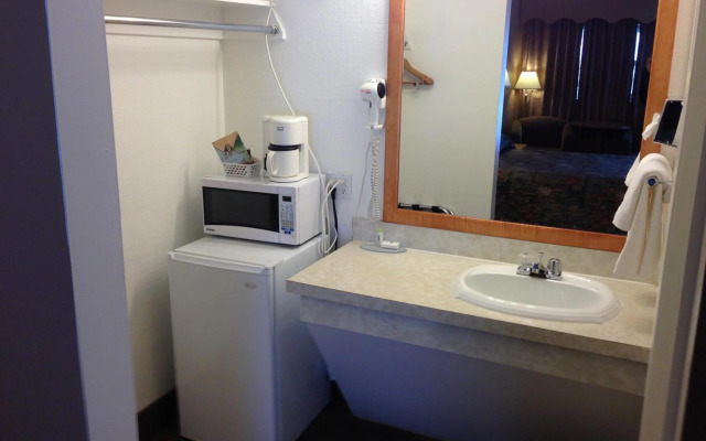 Travelodge by Wyndham Moose Jaw