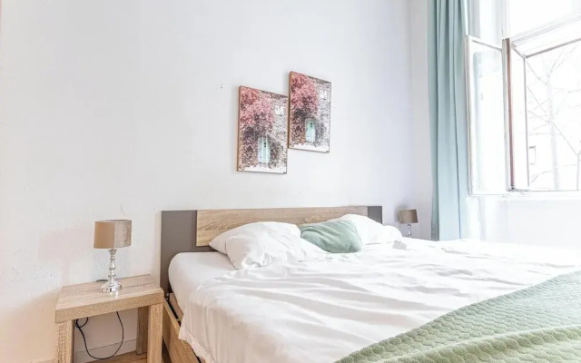 Simple 1BR Apt Long Stay Near Belvedere