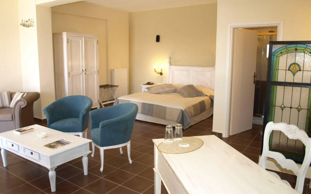 Porto Mani Suites