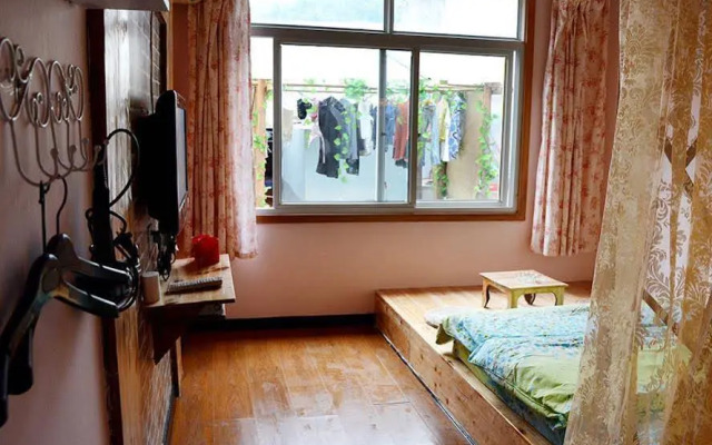 Fenghuang Encounter Inn