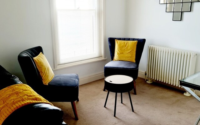Off the Hook - Luxury Beach Apartment - Sleeps 4
