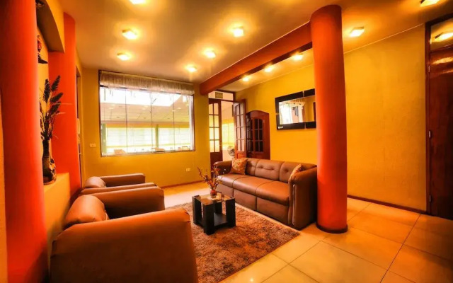 Tulipanes Hotel Aqp