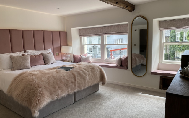 Coffee & Stays at Cartmel Square