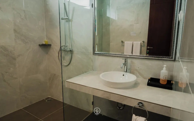 Radiance Hill View 10BR Villa with a Private heated swimming Pool