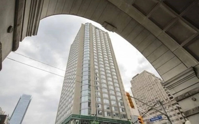 Executive Class, Downtown Luxury Condo @ Yorkville