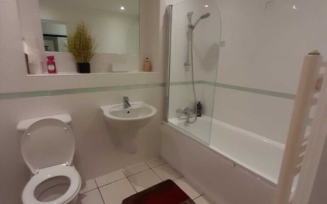 Impeccable 2-bed Apartment in London