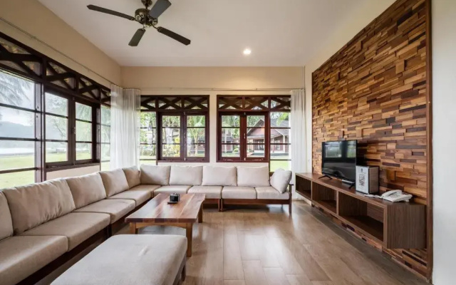 Mutiara Carita Cottages