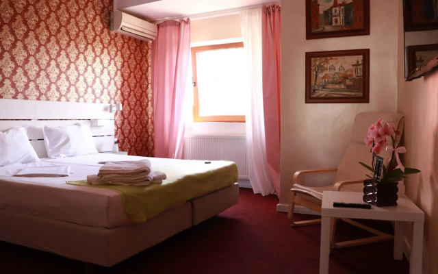 Reina Hotel