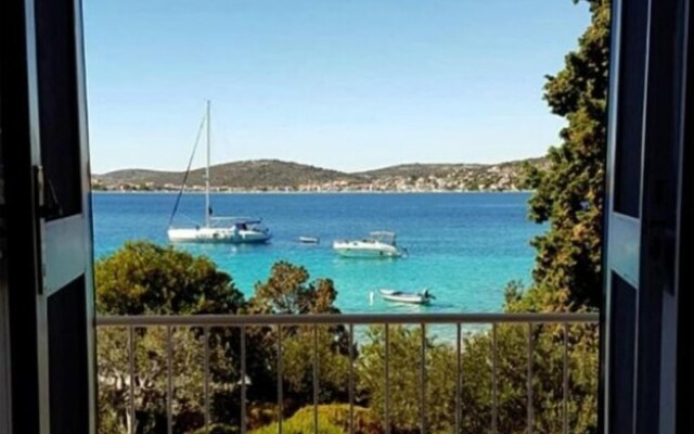 Jak - 10m From the sea - A