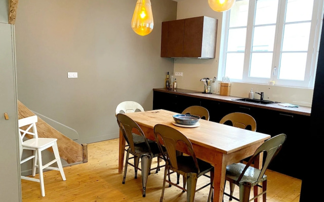 Chaleureuse Maison Avec Grande Terrasse au Calme
