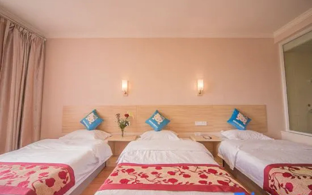 Jinchun Electronic Sports Hotel Lijiang