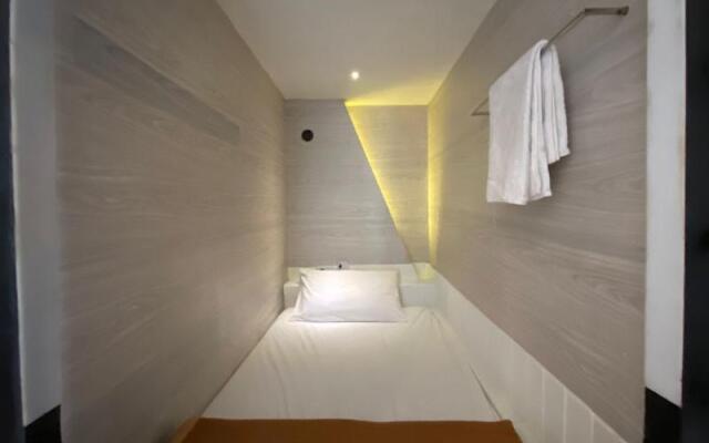 The Packer Box - Hostel