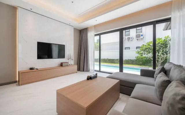 Argo Pattaya Resort and Villas