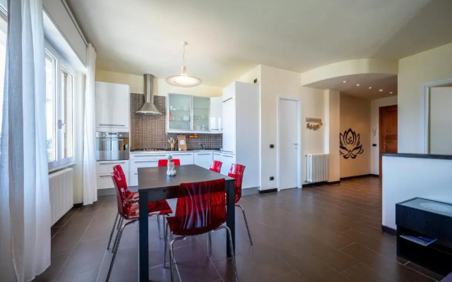 Lake view apartment with parking in Dongo - Larihome A26