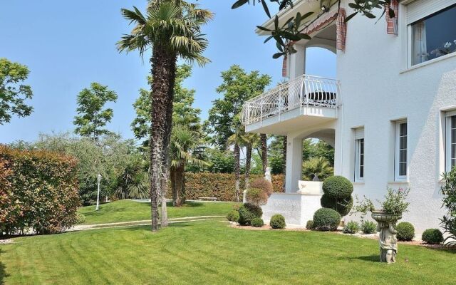 Villa del Filar With Pool