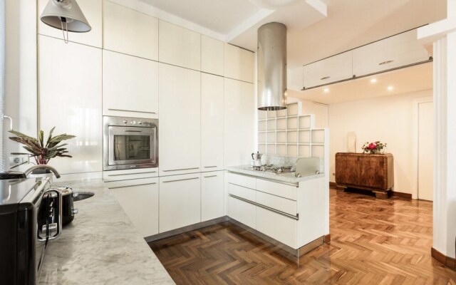 Quiet and Bright 2 Beds in a Great Area