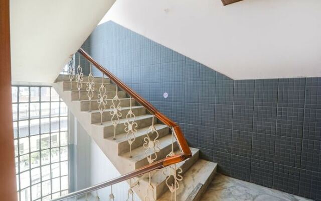 Fabhotel Royal Palm Inn