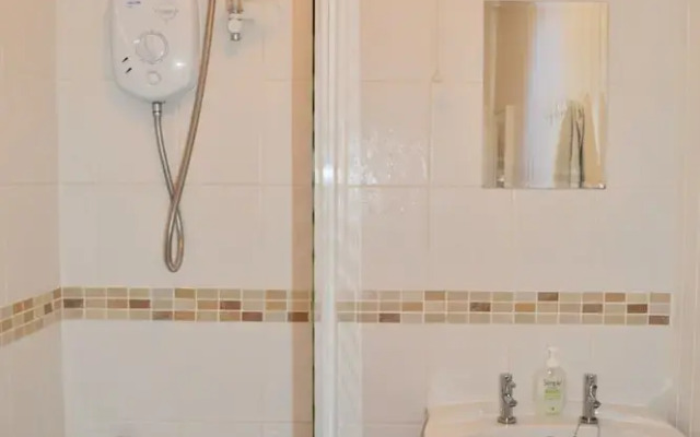 Traditional 3 Bedroom Apartment in Edinburgh's New Town