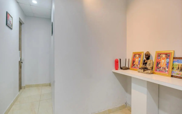 OYO Flagship 80706 Hotel Crown