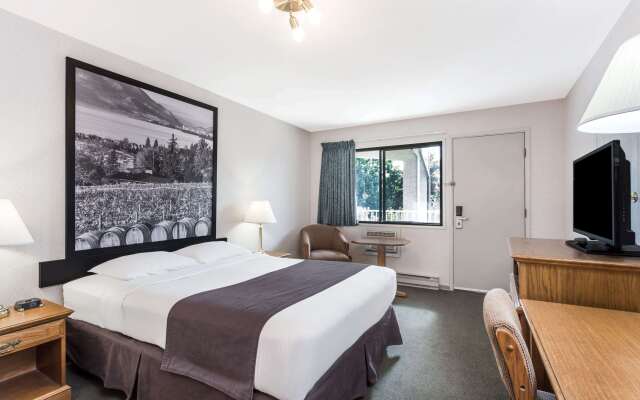 Super 8 by Wyndham Kelowna BC