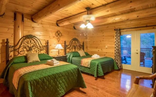 Moose Hollow Lodge