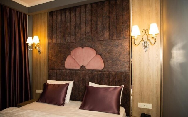 MandarinnART Hotel