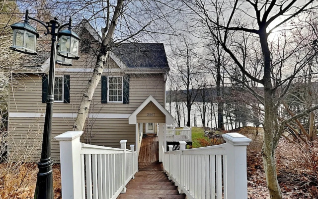 A Lakefront Paradise