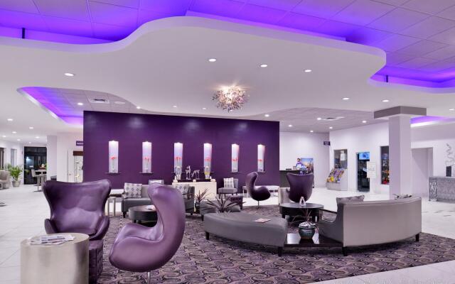 Clarion Inn & Suites Across From Universal Orlando Resort