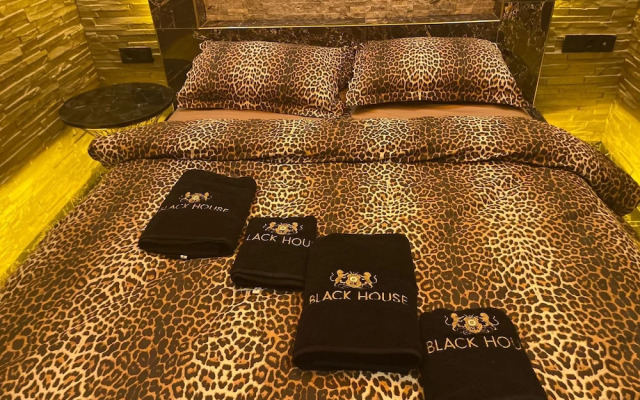 Black House