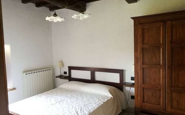 Portion of a Farmhouse With 30 Beds - 4 Apartments and 2 Rooms