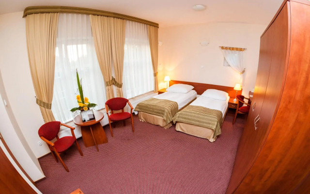 Hotel Logos