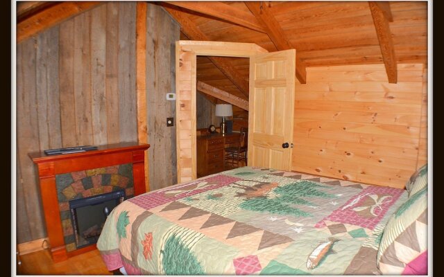 Logged Inn - 3 Br cabin by RedAwning