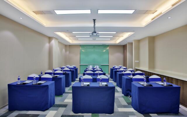 Holiday Inn Express Langfang Park View