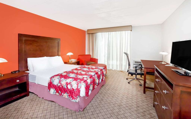 Ramada Lansing Hotel And Conference Center