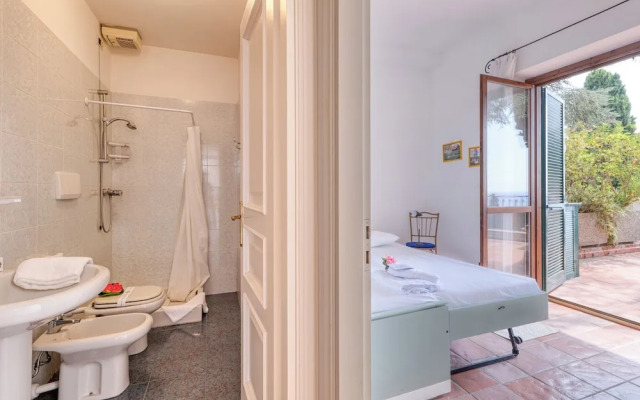 Hanbury Apt Pool And Sea