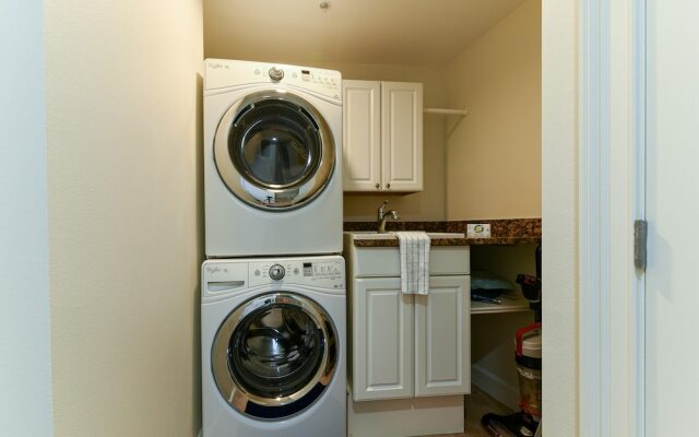 Yacht Harbor 272 by Vtrips