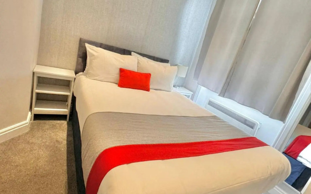 Spacious Two Bedroom Apartment in Westminster